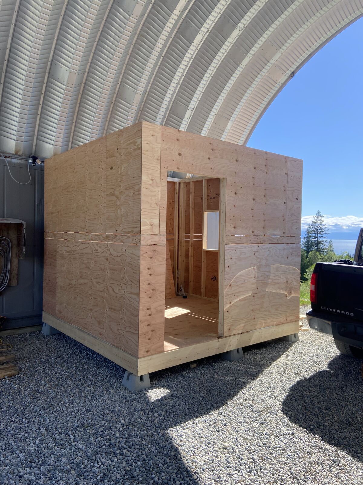 Framed bunkie with door opening
